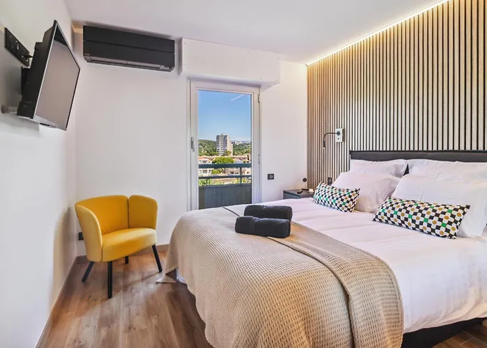 Апартаменты Duplex Les Pins 89m2 Et Terrasse 30m2 Антиб