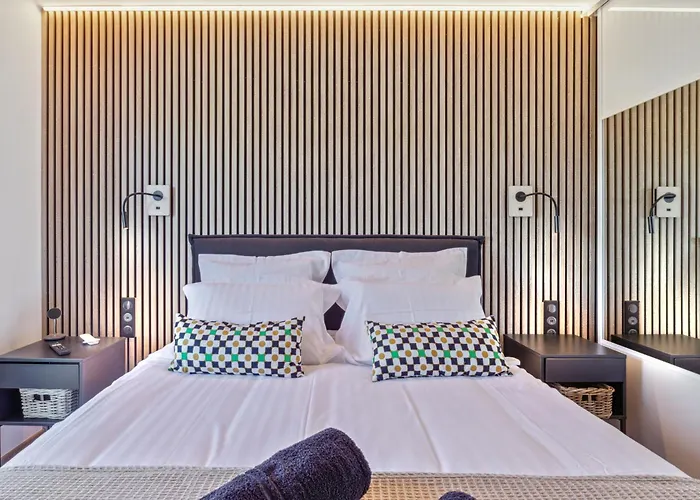 Duplex Les Pins 89m2 Et Terrasse 30m2 Антиб