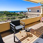 Duplex Les Pins 89m2 Et Terrasse 30m2 アパート アンティーブ