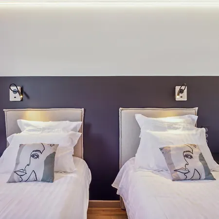 아파트 Duplex Les Pins 89m2 Et Terrasse 30m2 앙티브