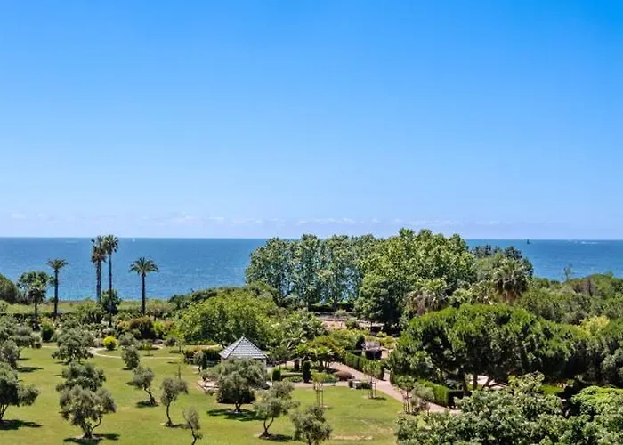 Duplex Les Pins 89m2 Et Terrasse 30m2 * Antibes